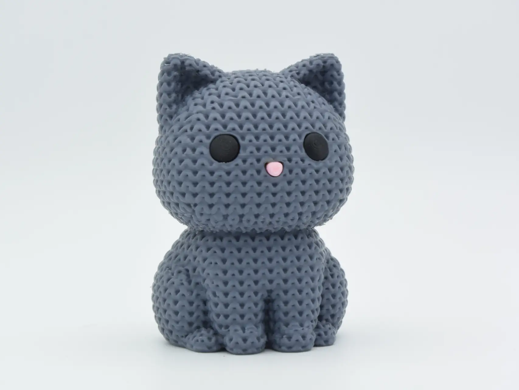 مجسم "القطة الصوفية" (The Knitted Kitten) – مظهر الكروشيه بلمسة رقمية مجسم "القطة الصوفية" (The Knitted Kitten) – مظهر الكروشيه بلمسة رقمية