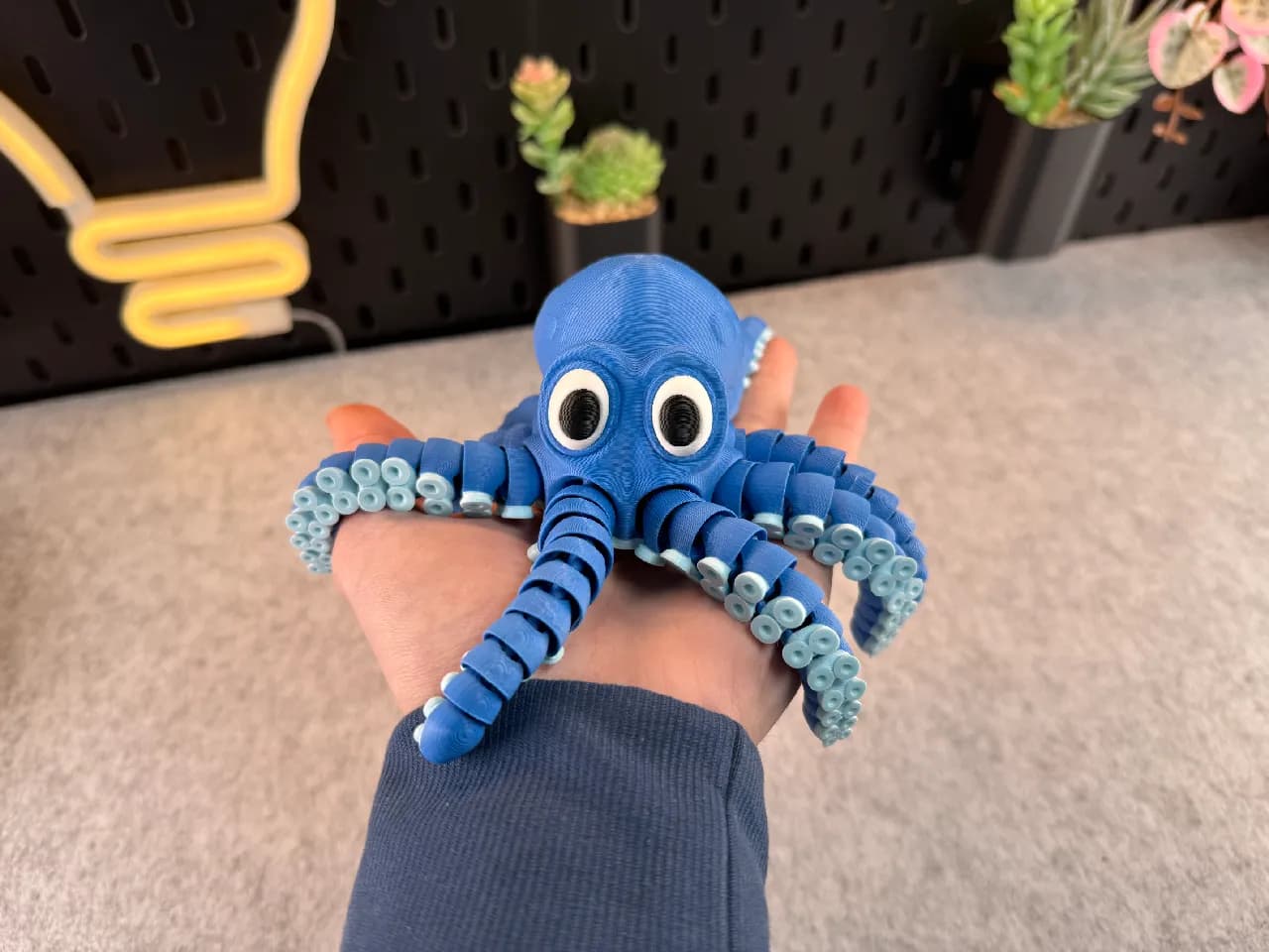 أخطبوط لطيف متحرك المفاصل