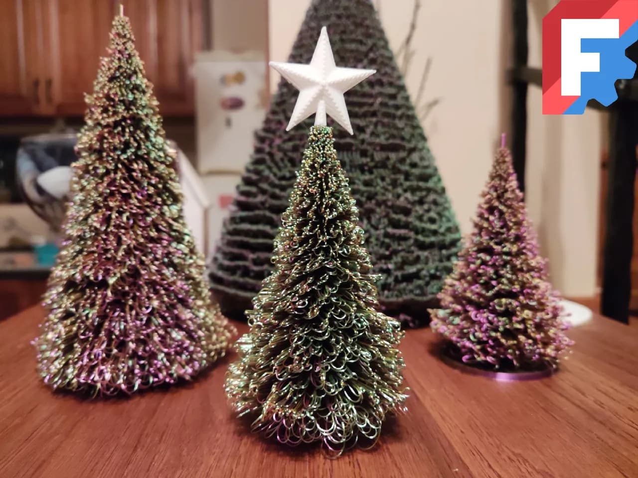 شجرة كريسماس قابلة للتخصيص بالكامل