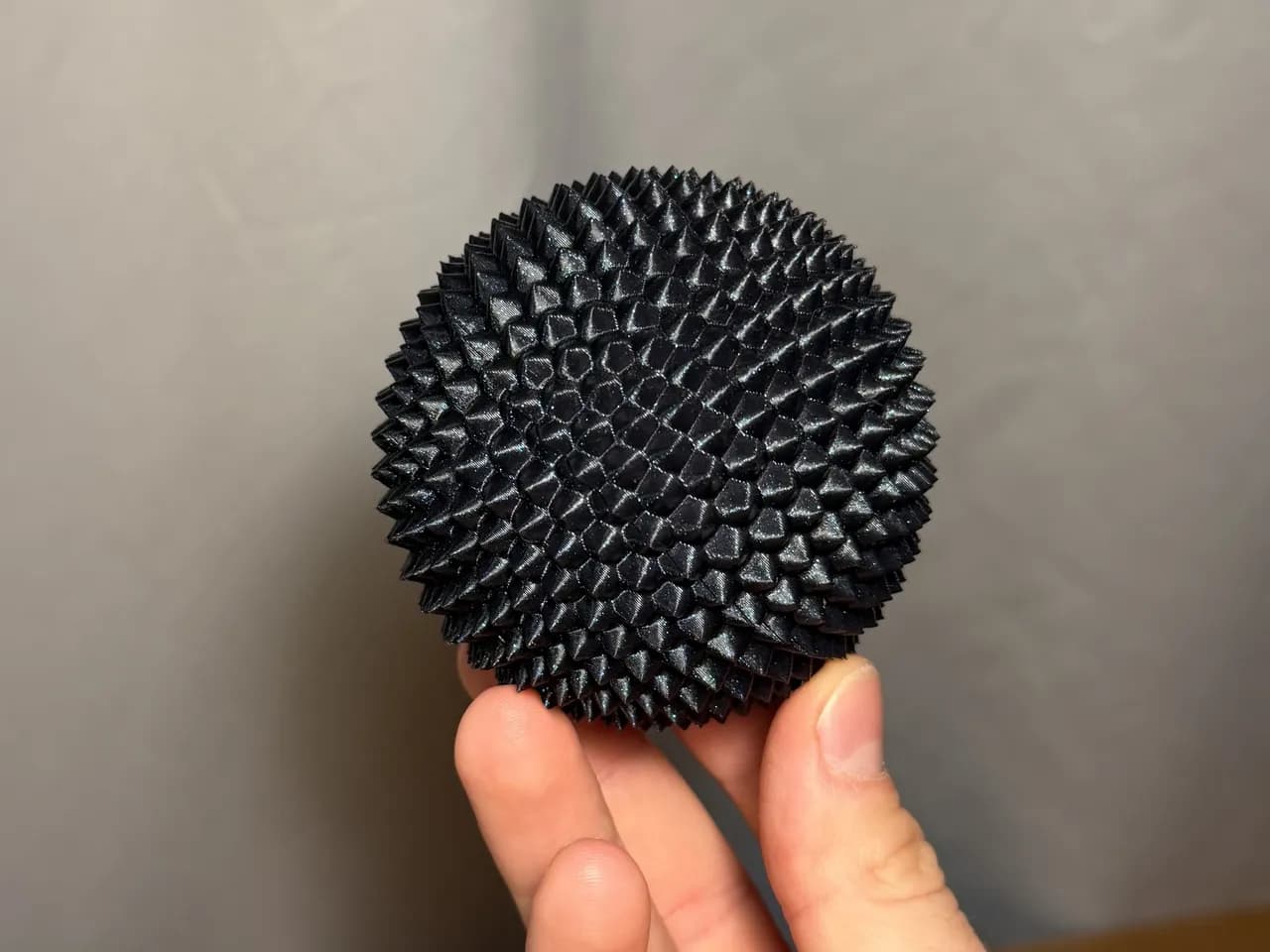 كرة حسية شائكة - لعبة تململ