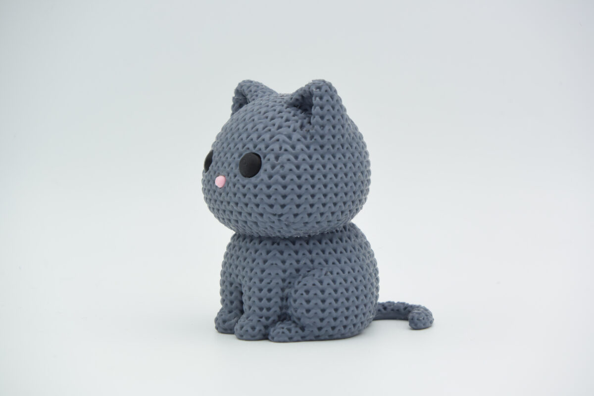مجسم "القطة الصوفية" (The Knitted Kitten) – مظهر الكروشيه بلمسة رقمية