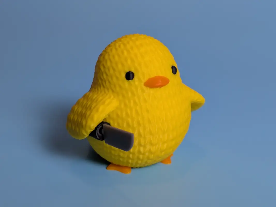 مجسم "الكتكوت المشاغب" (The Stabby Chick) – لطافة مع لمسة خطورة
