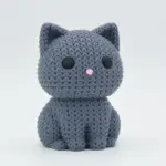مجسم "القطة الصوفية" (The Knitted Kitten) – مظهر الكروشيه بلمسة رقمية